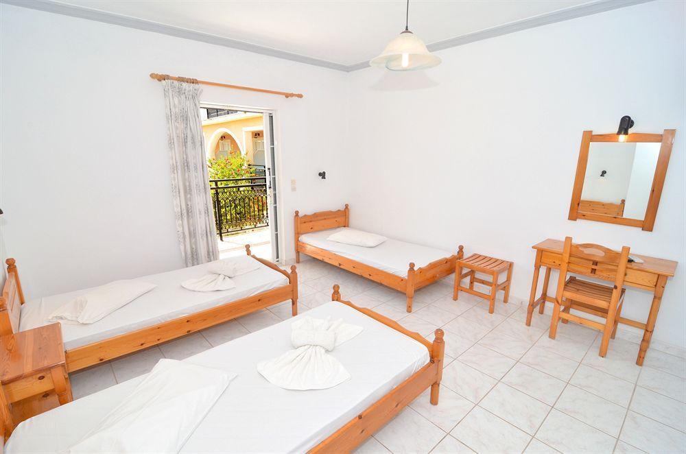 Athina Apartments Zakynthos Buitenkant foto